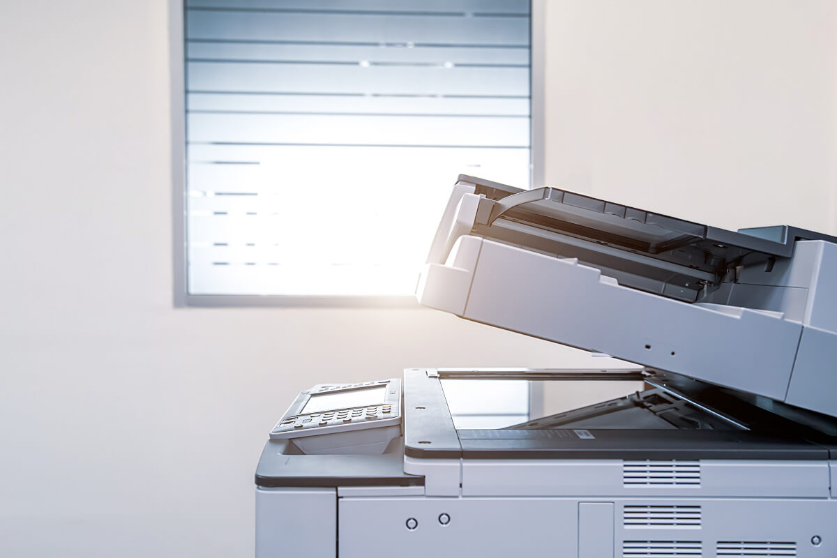 Ein Multifunktionsdrucker im Büro